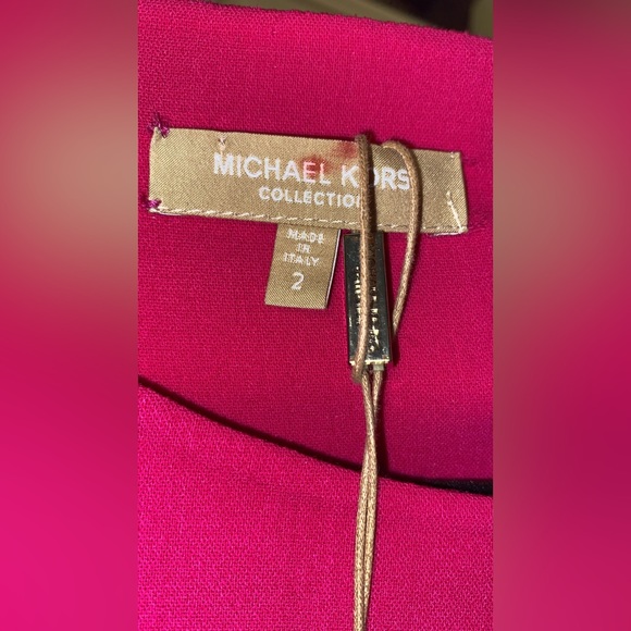 Bell Cuff Sheath Dress
Michael Kors - Picture 15 of 15